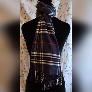 EUC Burberry Scottish Cashmere Navy & White Nova Plaid Casual Unisex Scarf Wrap